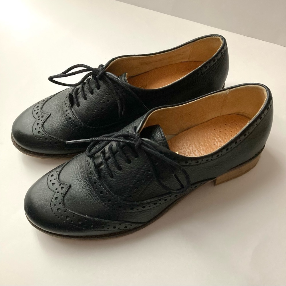 ALDO // Black Leather Wingtip Oxford Flats